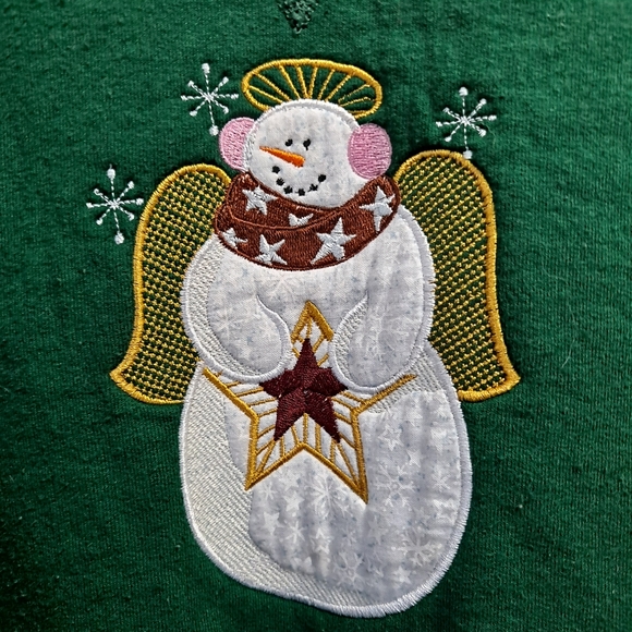 Sweatshirt in dark a green color.crew neck and Angel embroidered snowman… - Picture 3 of 10